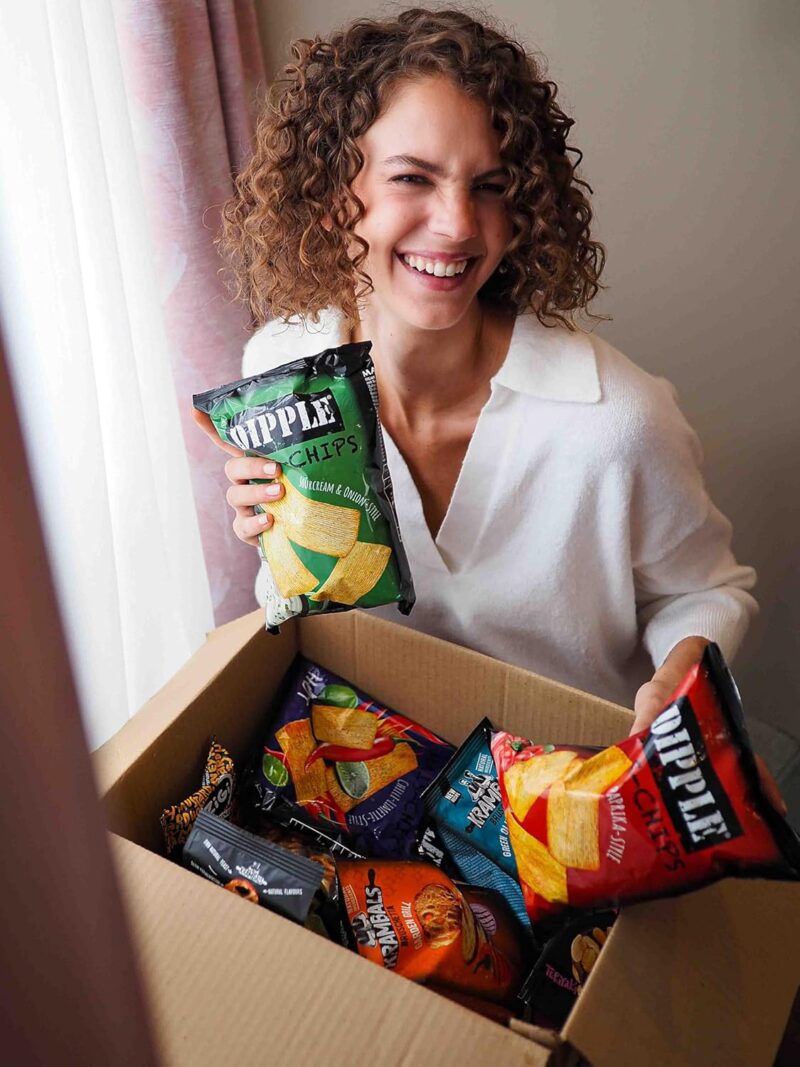 Chips n Chill Box - The Snacking Box (1 kg / 17 Pieces) with 6 Bag Clips - Image 2